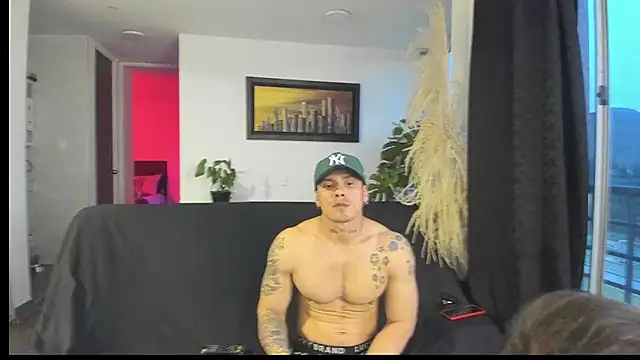 Snapshot of MARCELOANDLUCIAN chatting on September 2025 10:57:01 PM MARCELOANDLUCIAN online show from September 2025 10:57:01 PM