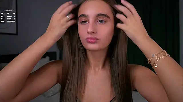 Snapshot of PiquingOgalala chatting on November 2025 01:06:01 AM PiquingOgalala online show from November 2025 01:06:01 AM