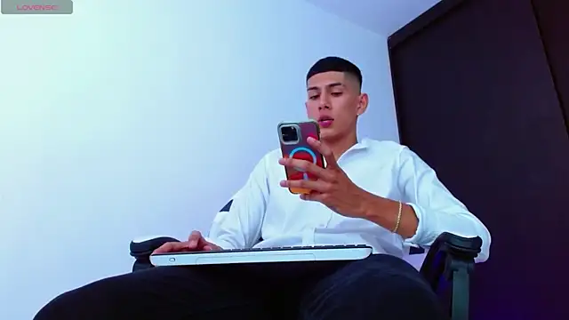 Valerio 20 online show from March 2025 07:02:02 PM