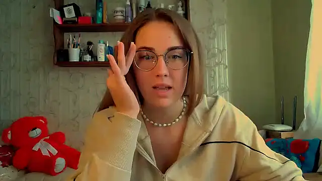 luxie milady online show from October 2025 12:02:02 PM