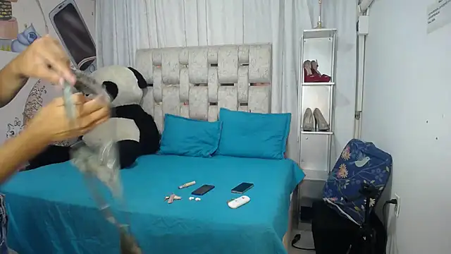 Snapshot of EMMA_SWEETT1 chatting on November 2025 06:40:01 PM EMMA SWEETT1 online show from November 2025 06:40:01 PM