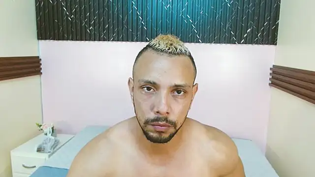 Snapshot of Thiago_Summers chatting on February 2026 04:32:01 PM Thiago Summers online show from February 2026 04:32:01 PM