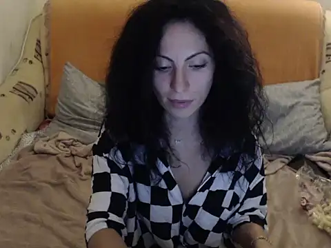 Emmatoo online show from November 2025 10:45:02 PM