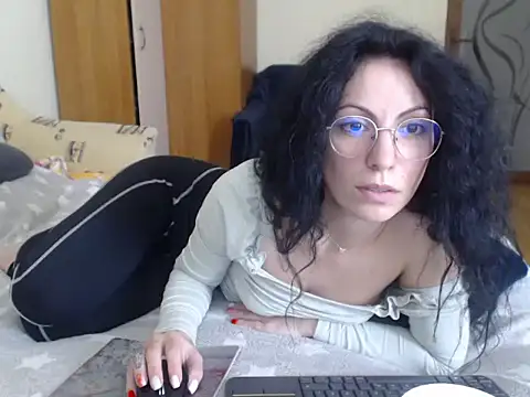 Emmatoo online show from February 2026 12:38:01 PM