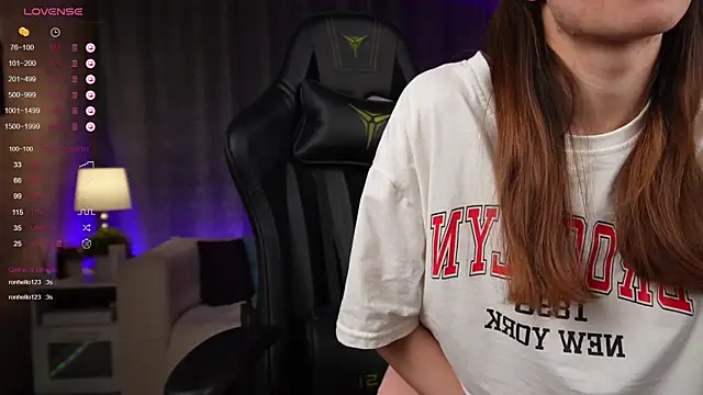 Snapshot of Amely_Young chatting on February 2025 02:47:02 AM Amely Young online show from February 2025 02:47:02 AM