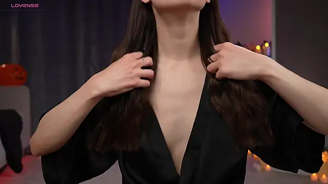 Snapshot of Amely_Young chatting on November 2025 01:07:02 AM Amely Young online show from November 2025 01:07:02 AM