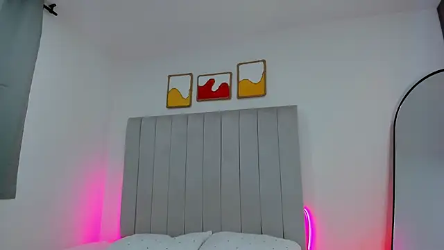 Snapshot of amy_robertz chatting on December 2025 12:51:02 AM amy robertz online show from December 2025 12:51:02 AM