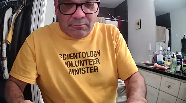 Snapshot of lou63ponce chatting on December 2024 10:11:01 PM lou63ponce online show from December 2024 10:11:01 PM