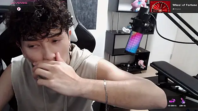 Shizukuu online show from September 2025 01:00:02 PM