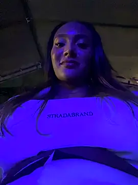 Snapshot of KyaraMiller chatting on January 2025 06:52:01 AM KyaraMiller online show from January 2025 06:52:01 AM