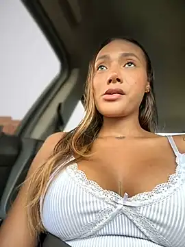 Snapshot of KyaraMiller chatting on February 2025 05:51:01 PM KyaraMiller online show from February 2025 05:51:01 PM