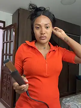 Snapshot of KyaraMiller chatting on February 2026 08:31:02 PM KyaraMiller online show from February 2026 08:31:02 PM