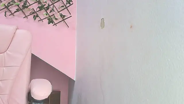 Snapshot of meribeth303av chatting on March 2025 02:43:01 AM meribeth303av online show from March 2025 02:43:01 AM