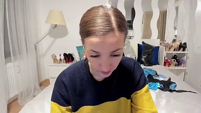 Snapshot of KateRedgar chatting on February 2025 01:30:01 PM KateRedgar online show from February 2025 01:30:01 PM