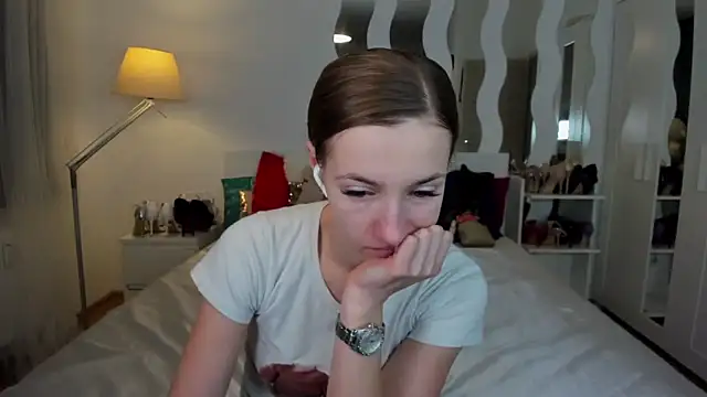 Snapshot of KateRedgar chatting on February 2025 01:43:01 PM KateRedgar online show from February 2025 01:43:01 PM