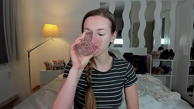 Snapshot of KateRedgar chatting on February 2025 06:01:02 PM KateRedgar online show from February 2025 06:01:02 PM