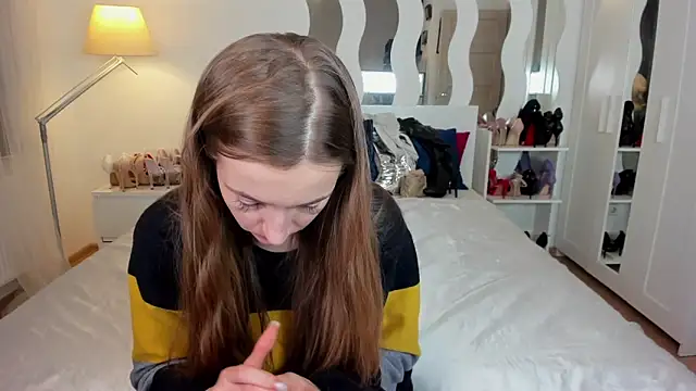 Snapshot of KateRedgar chatting on March 2025 04:46:02 PM KateRedgar online show from March 2025 04:46:02 PM