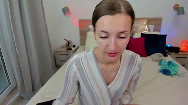 Snapshot of KateRedgar chatting on September 2025 03:44:01 PM KateRedgar online show from September 2025 03:44:01 PM