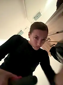 Snapshot of KateRedgar chatting on September 2025 12:42:02 PM KateRedgar online show from September 2025 12:42:02 PM