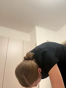 Snapshot of KateRedgar chatting on October 2025 05:14:02 PM KateRedgar online show from October 2025 05:14:02 PM