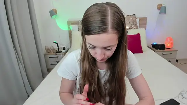 Snapshot of KateRedgar chatting on October 2025 03:00:01 PM KateRedgar online show from October 2025 03:00:01 PM