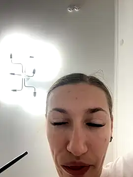 Snapshot of KateRedgar chatting on November 2025 12:58:02 PM KateRedgar online show from November 2025 12:58:02 PM