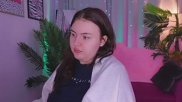 Snapshot of Mia__Peach chatting on March 2025 04:49:02 AM Mia Peach online show from March 2025 04:49:02 AM