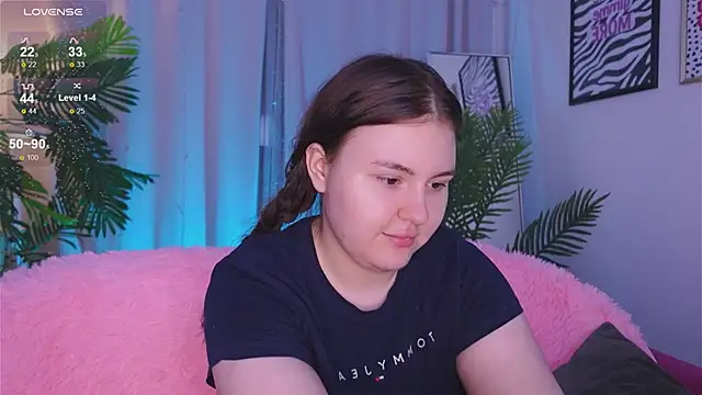 Snapshot of Mia__Peach chatting on March 2025 04:10:01 AM Mia Peach online show from March 2025 04:10:01 AM