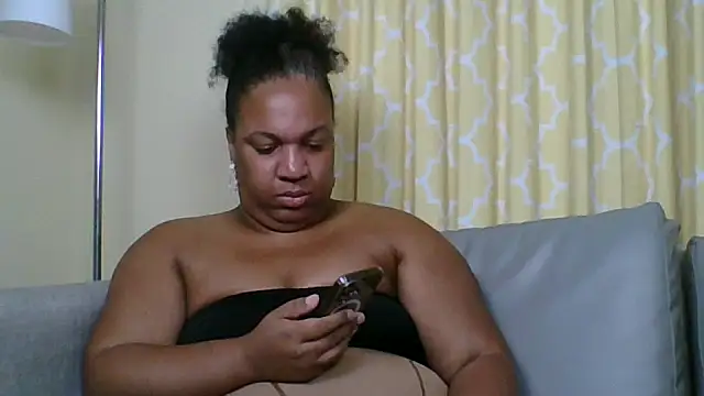 Snapshot of Badgirlbrittt chatting on October 2025 12:52:01 AM Badgirlbrittt online show from October 2025 12:52:01 AM