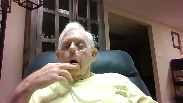 Snapshot of bootlegmanz chatting on December 2025 02:45:02 PM bootlegmanz online show from December 2025 02:45:02 PM