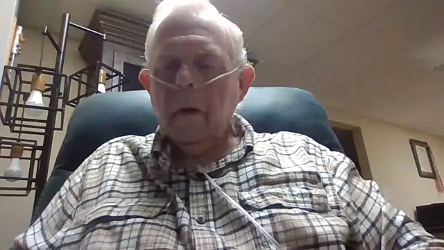 Snapshot of bootlegmanz chatting on December 2025 03:19:01 PM bootlegmanz online show from December 2025 03:19:01 PM