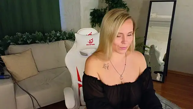 Snapshot of Charming_Daphny chatting on December 2024 10:34:02 AM Charming Daphny online show from December 2024 10:34:02 AM