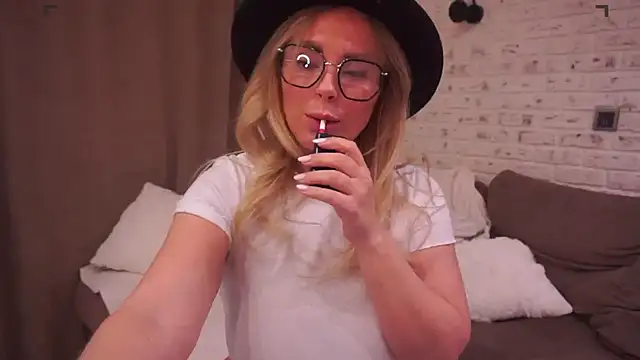 Snapshot of Charming_Daphny chatting on March 2025 12:51:01 PM Charming Daphny online show from March 2025 12:51:01 PM