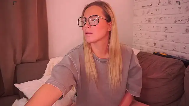 Snapshot of Charming_Daphny chatting on March 2025 04:04:02 PM Charming Daphny online show from March 2025 04:04:02 PM