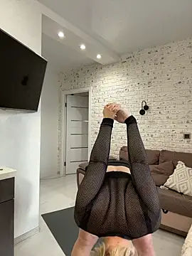 Snapshot of Charming_Daphny chatting on November 2025 06:33:01 AM Charming Daphny online show from November 2025 06:33:01 AM