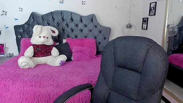 Snapshot of _Antonnela_ chatting on February 2025 01:38:02 PM Antonnela online show from February 2025 01:38:02 PM