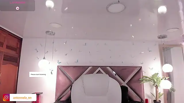 Snapshot of _Antonnela_ chatting on November 2025 06:40:02 PM Antonnela online show from November 2025 06:40:02 PM