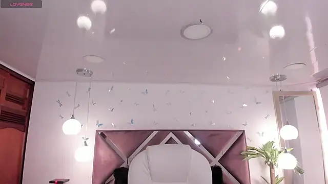 Snapshot of _Antonnela_ chatting on November 2025 02:06:01 PM Antonnela online show from November 2025 02:06:01 PM