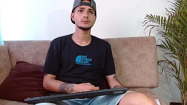 Snapshot of Jeffstyle18 chatting on October 2025 07:46:02 PM Jeffstyle18 online show from October 2025 07:46:02 PM