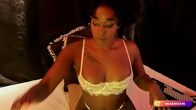 MiaKnox online show from February 2026 12:06:01 AM