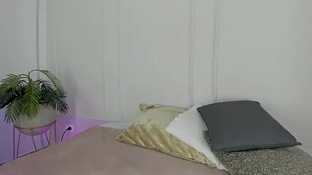 Snapshot of Mariapettit chatting on February 2026 11:37:02 AM Mariapettit online show from February 2026 11:37:02 AM