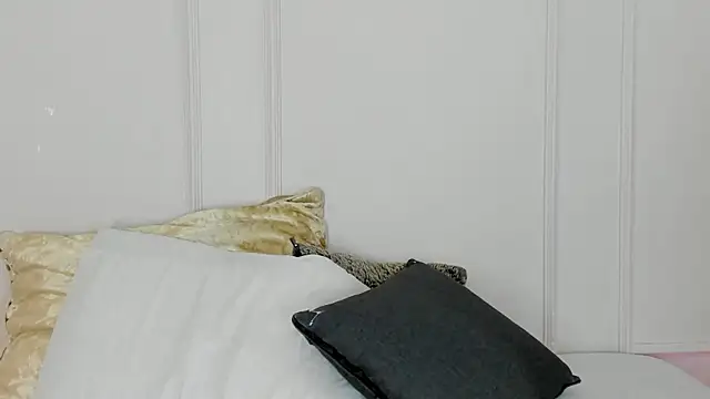 Snapshot of Mariapettit chatting on February 2026 11:50:01 AM Mariapettit online show from February 2026 11:50:01 AM