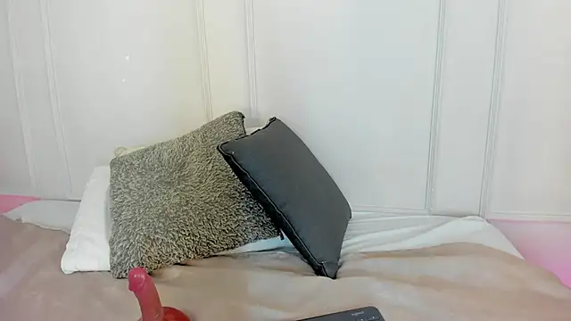 Snapshot of Mariapettit chatting on February 2026 12:04:02 PM Mariapettit online show from February 2026 12:04:02 PM