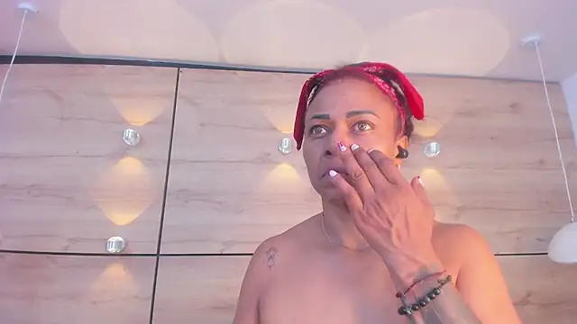 martina touss online show from December 2025 07:53:02 PM