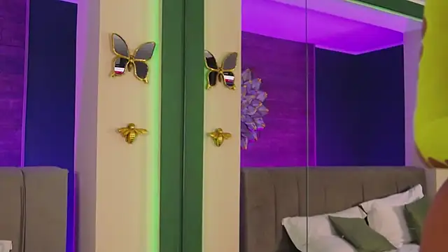 LoraDevine online show from February 2026 08:07:01 PM