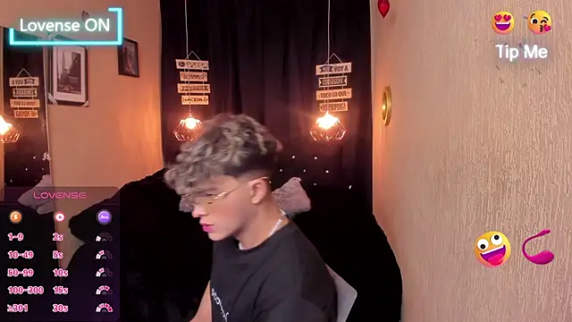 Snapshot of ANDRIUS_24 chatting on March 2025 12:32:02 PM ANDRIUS 24 online show from March 2025 12:32:02 PM