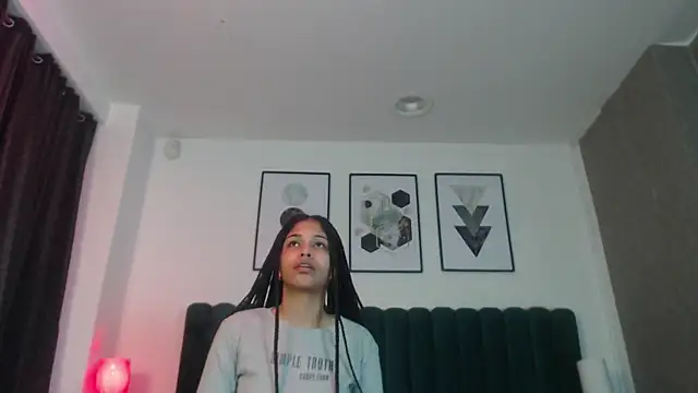 Snapshot of JuliaRose_ks chatting on October 2025 12:34:02 PM JuliaRose ks online show from October 2025 12:34:02 PM