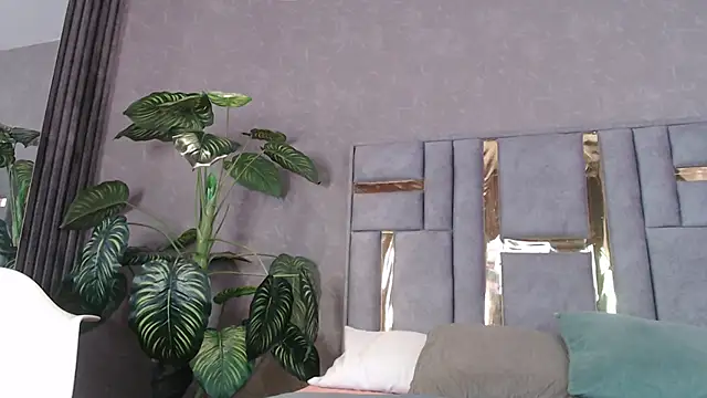 Snapshot of JuliaRose_ks chatting on November 2025 12:27:02 PM JuliaRose ks online show from November 2025 12:27:02 PM