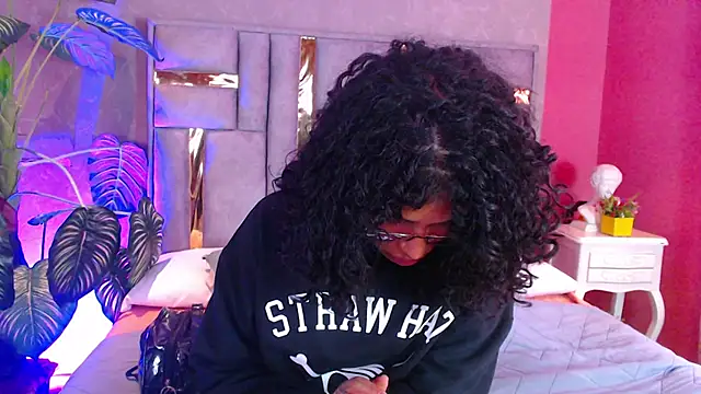 Snapshot of JuliaRose_ks chatting on December 2025 12:36:02 PM JuliaRose ks online show from December 2025 12:36:02 PM