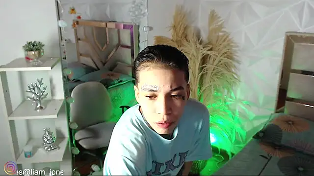 Jonesliam23 online show from January 2026 07:39:01 PM